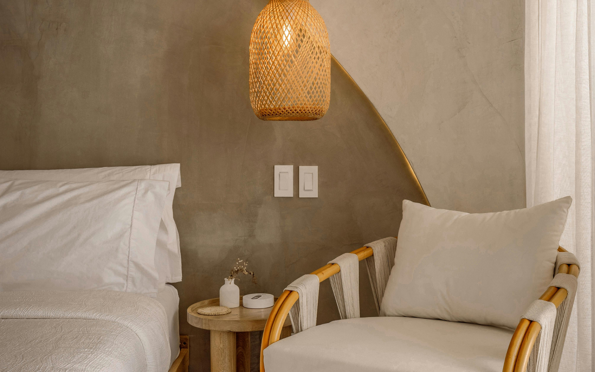 Le slow living appliqué à la chambre : réduire le bruit visuel